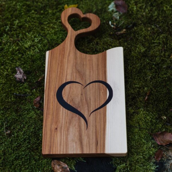 Alternative view of LESENA DESKA ZA REZANJE - MOTIV SRCE 18 x 39 cm