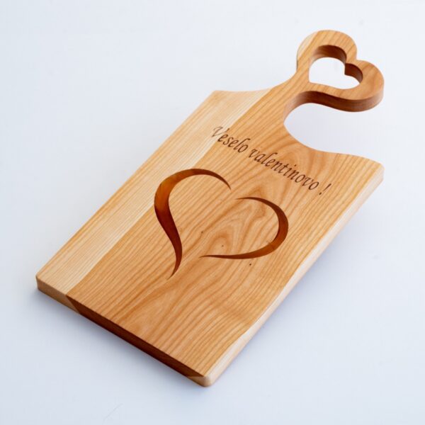 LESENA DESKA ZA REZANJE - MOTIV SRCE 18 x 39 cm